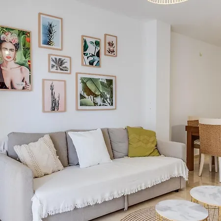 Апартаменты El Paraiso - Near The With Communal Pool