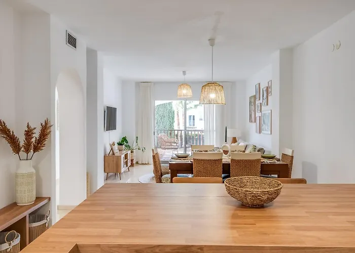 Апартаменты El Paraiso - Near The With Communal Pool Эстепона