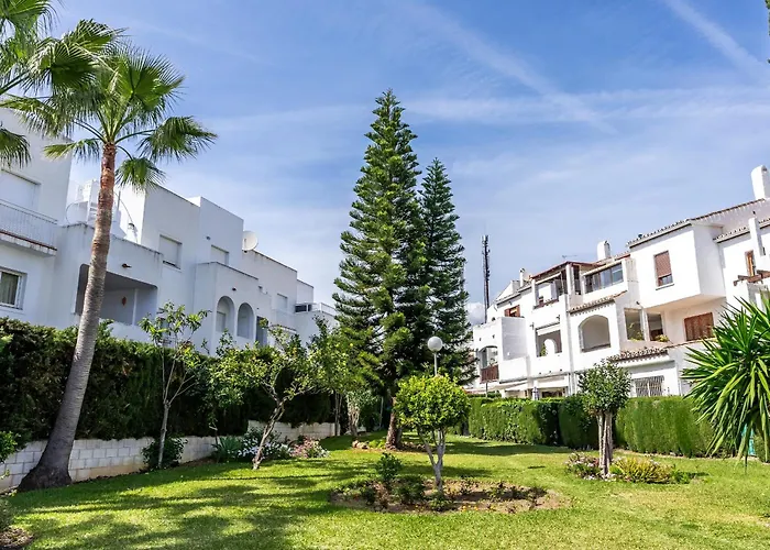 El Paraiso - Near The With Communal Pool *