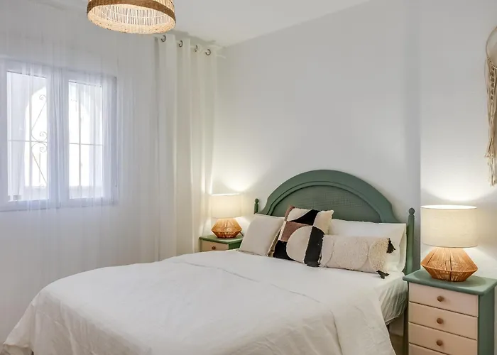 El Paraiso - Near The With Communal Pool Апартаменты