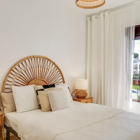 El Paraiso - Near The With Communal Pool