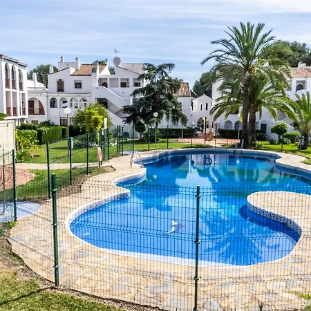 El Paraiso - Near The With Communal Pool Estepona