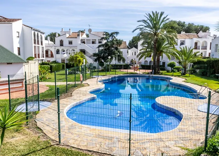 El Paraiso - Near The With Communal Pool Estepona